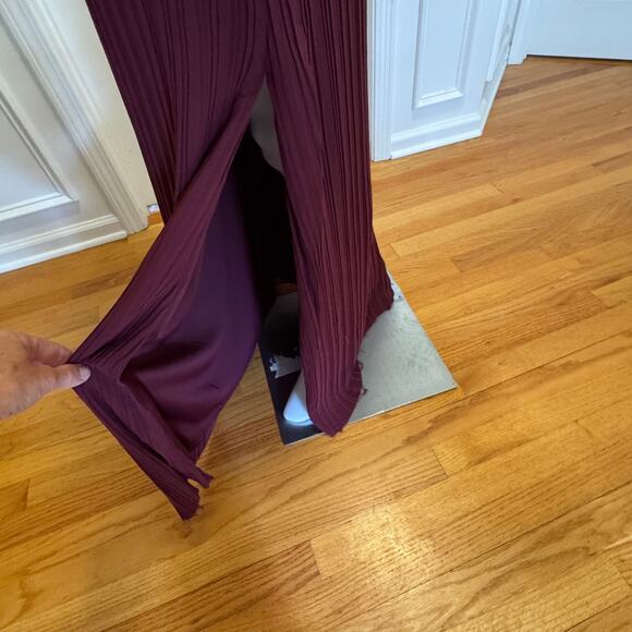 Lulus Burgundy Plisse Cutout Sleeveless Long Maxi Dress Size Medium BNWT - Picture 13 of 16